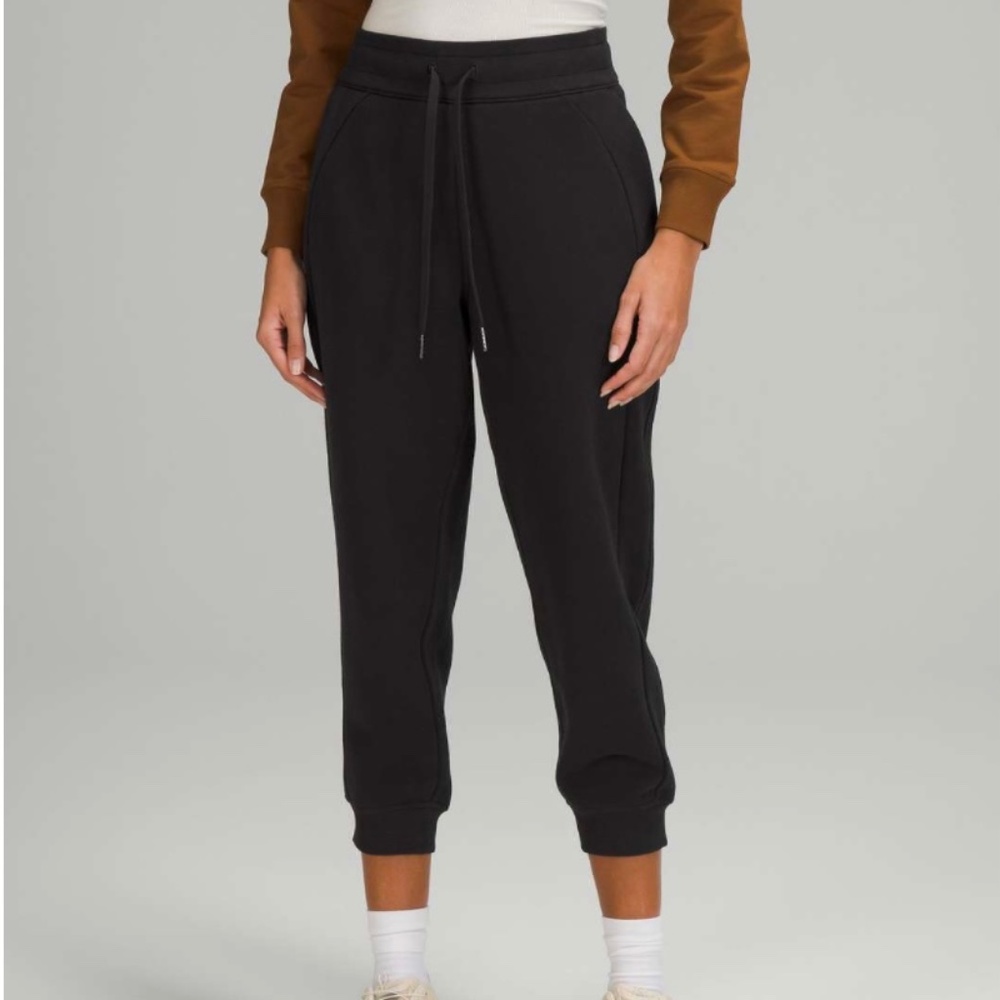 Lululemon Scuba High-rise Cropped Jogger